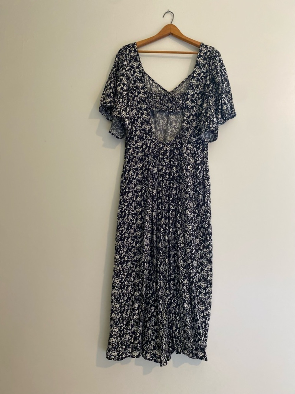 a new day Black and White Floral V-Neck Midi Dress with Flutter Sleeves - Picture 2 of 7